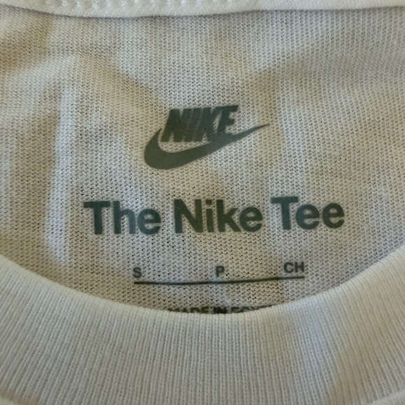Men’s White Nike Tee Small - Picture 4 of 4